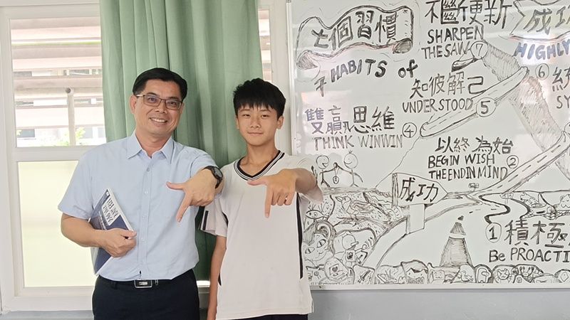 彰安國中校長曹建文在校園裡推行自我領導力教育，改變了校園氛圍，曹建文提供。