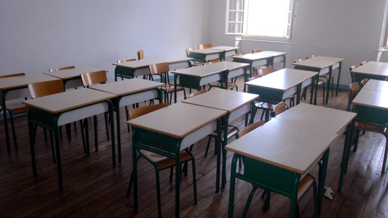 全國代理暨代課教師產業工會與立法委員范雲今日上午召開記者會，點出代理師年資敘薪實施問題。圖片來源：Canva