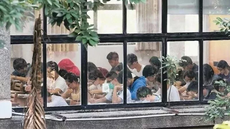 為了讓親子作息同步，教育部今天表示，112學年第2學期開學日自2月16日開始上課。圖為示意。聯合報資料照片