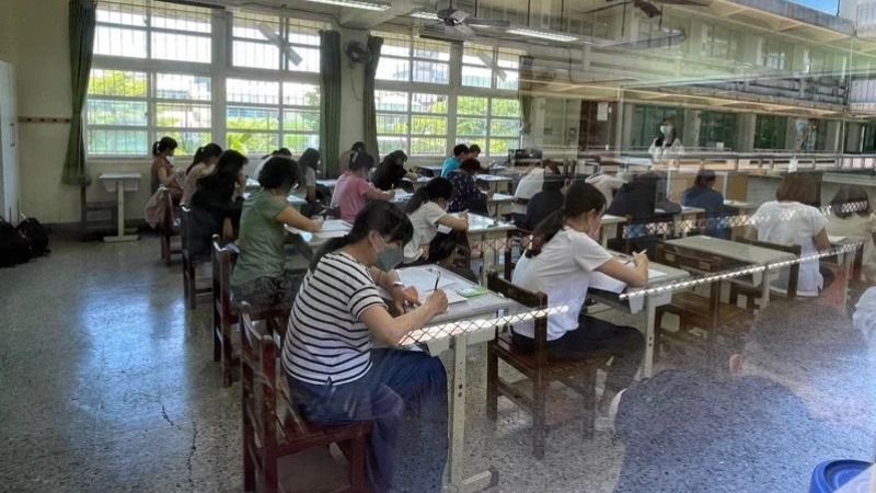 少子化私立學校首當其衝，私校教師人人自危，有人不惜放棄年資，另謀公立學校出路。示意圖，非新聞當事人。聯合報記者鄭惠仁翻攝