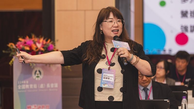 台中二中校長歐靜瑜在2025年教育局處長會議上分享學校實施SEL的經驗。教育部提供