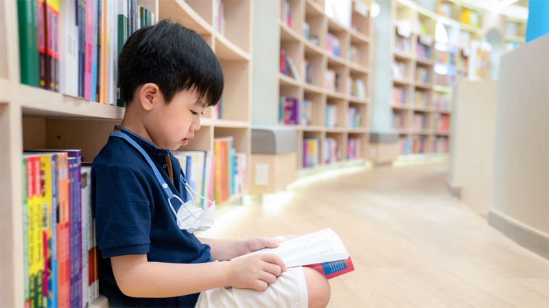 111年台灣閱讀力復甦，全國公共圖書館借閱量創新高。教育部也表示將努力提升購書預算。Shutterstock