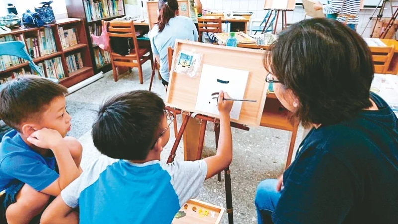 根據現行規定，「短期代理教師」以日計薪，換算下來，即便工作滿一個月，月薪也只有約三萬元，和最低工資相去不遠。圖為新聞示意圖。聯合報資料照片