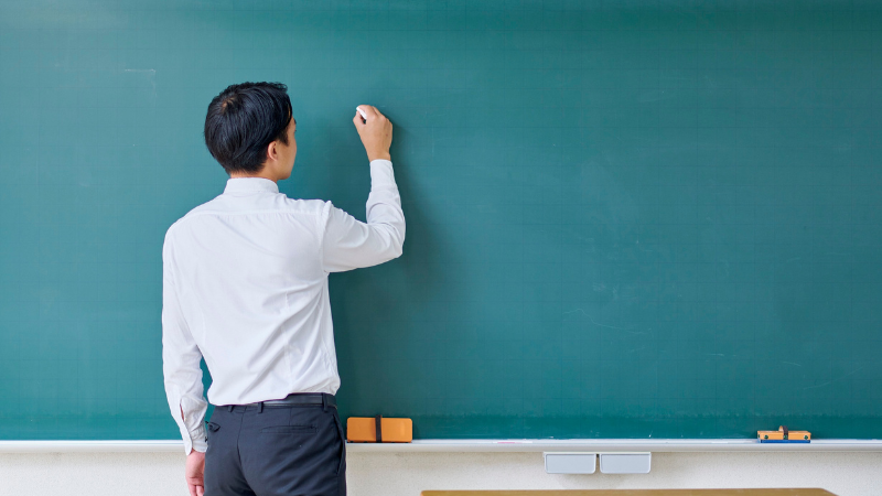 教育部預告將修正「教師請假規則」，新增教師「身心調適假」。canva