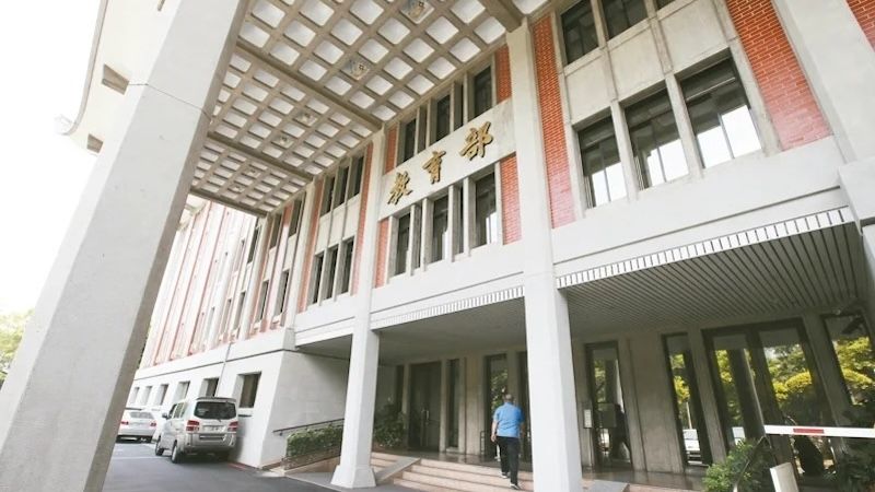教育部8月底公告「高級中等學校專業及技術教師遴聘辦法」修法草案，2個月公告期截止後，於昨日發布正式版本。聯合報資料照片