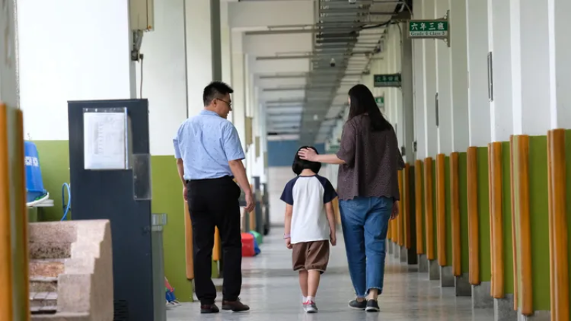 93%家長同意，親師溝通出狀況雙方都有責任。大投訴時代校園攻防中最大的輸家是學生。楊煥世攝