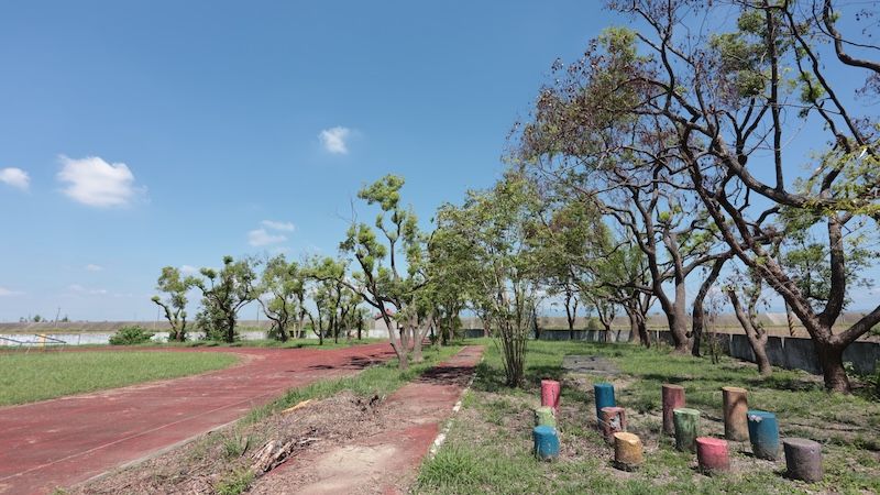 少子化讓校園逐漸謝幕，以校園為主體的社區，在靜默中快速老去。楊煥世攝影