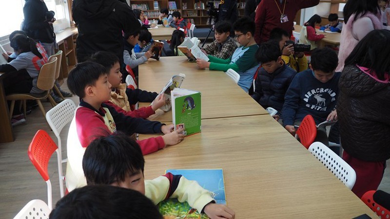 ▲民族國小每週一辦理延後到校，早到的孩子可集中至圖書館晨讀或是自主學習。台北市教育局提供