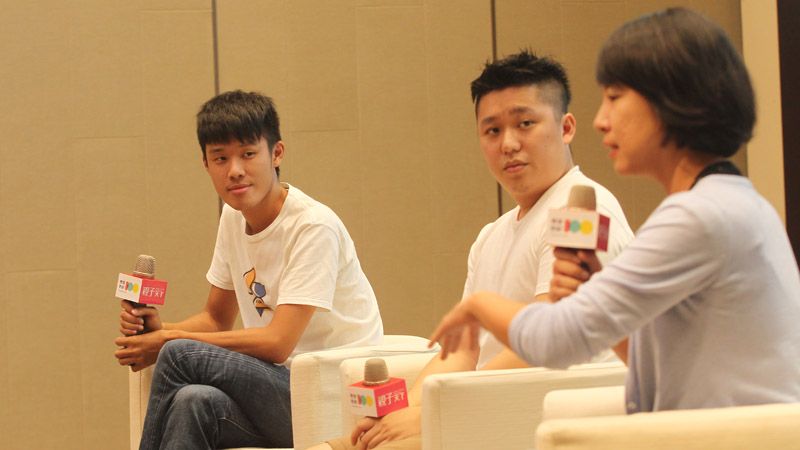 LIS創辦人嚴天浩(左起)和Taiwan Bar創辦人謝政豪分享，如何提供引發求知動機的學習引子。楊煥世攝