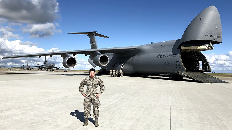 ▲ 劉欣學參訪美國加洲的Travis空軍基地。劉欣學提供