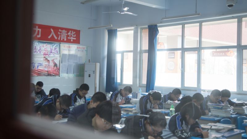 ▲ 《親子天下》曾於2018年赴中國大陸了解科技如何翻轉中國教育。圖為河北衡水第一中學教室。曾千倚攝