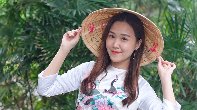 台大政治系學生李如寶身穿越南傳統服飾，介紹起台灣與越南文化間的異同，內容吸睛，也都收錄在她與團隊開發的「Foodeast越食煮憶」美食互動料理盒互動遊戲中。楊煥世攝