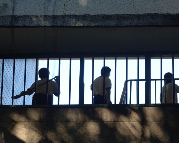 加高圍牆、增加監視器,校園就安全嗎？