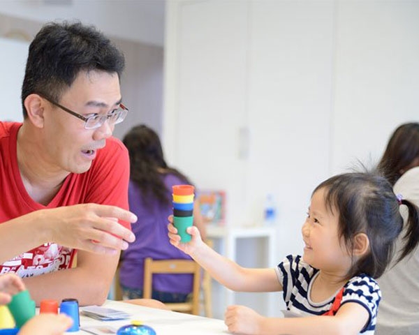 用桌遊取代3C  讓宅小孩敢開口不怕輸