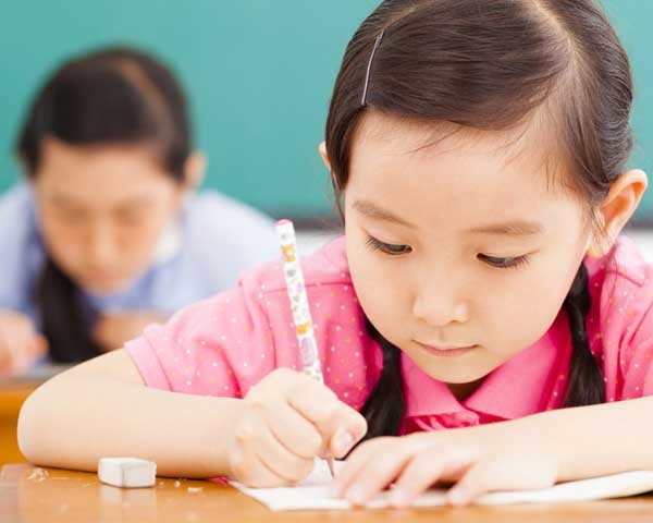 台灣人擔心孩子太吵，美國人擔心「不吵就不像個孩子」