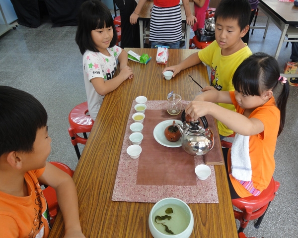 茶鄉小學飄茶香　太和培育小小茶藝師