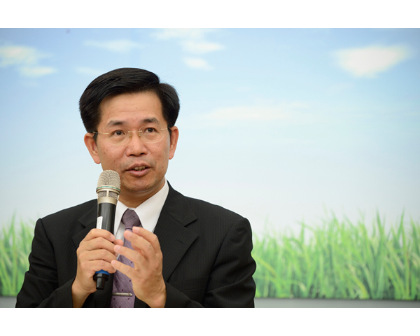 新教長潘文忠：即起廢止國文社會微調課綱，升高中擬推全面免試
