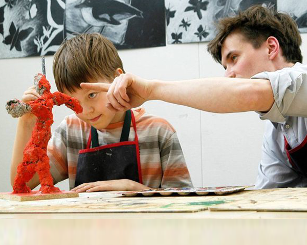 ▲當孩子高度專注在創造，成為學習的主體，老師退居指導和欣賞，高品質的學習讓學生成為樂在學習的主人，這是芬蘭教育希望達到的目的。圖片來源：Irmeli Halinen提供