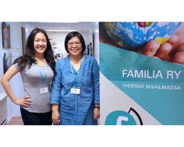 ▲在赫爾辛基的多元文化家庭機構－Familia ry實習，我(左)和來自台灣、嫁至芬蘭的實習生合照。在這我真正理解到平等與自由是可以共存的，並且看見一個社會是如何接受多元的聲音、接納多元家庭。陳世芃提供