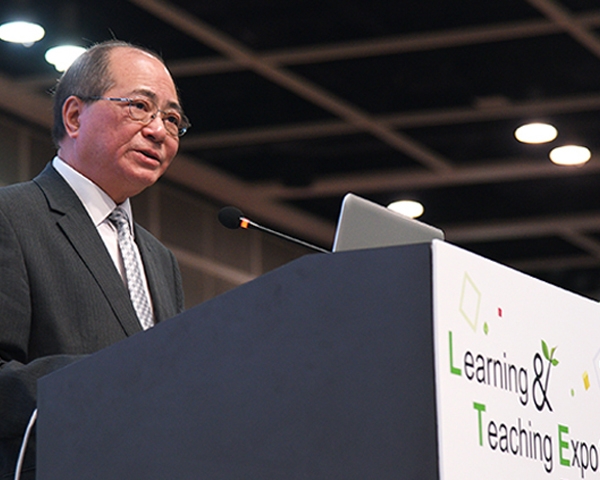 香港教育局長：學習用知識解決問題，比不斷累積知識更重要