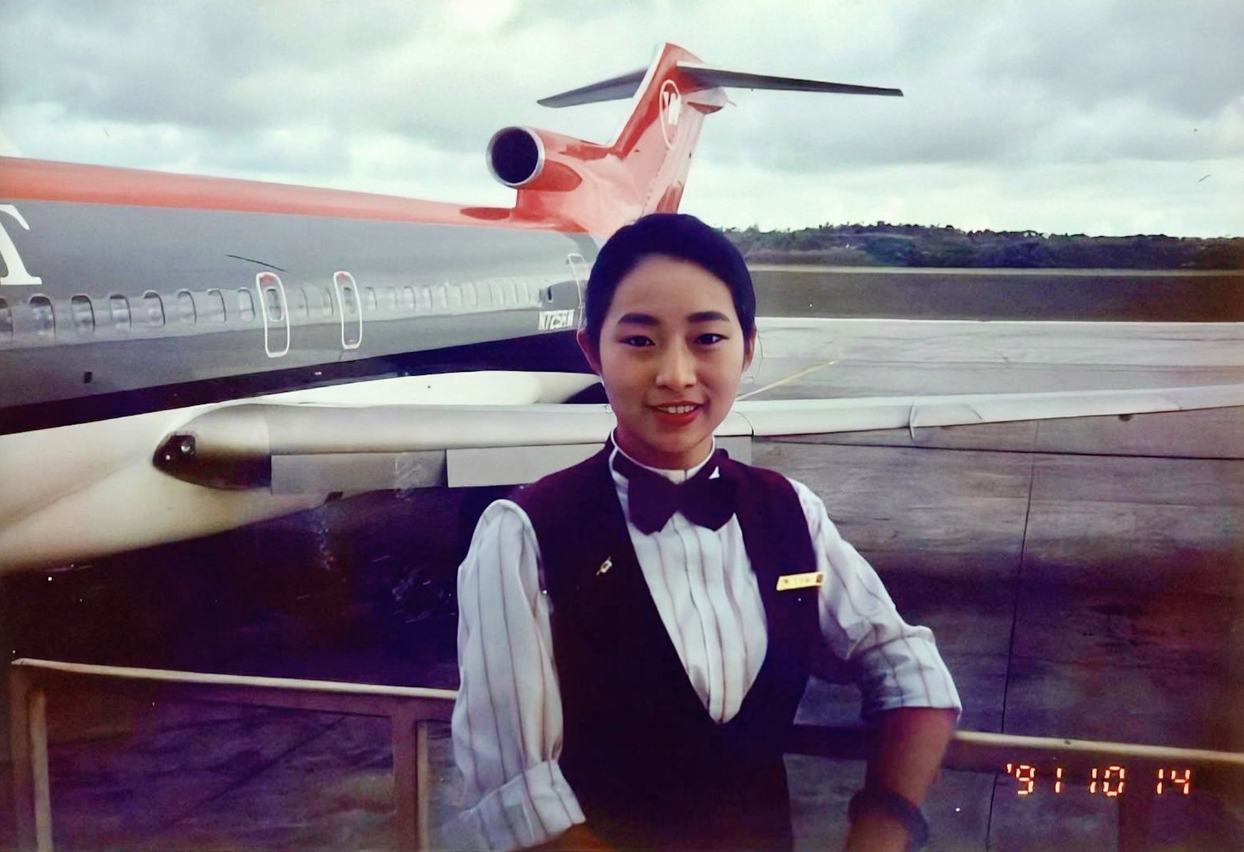 倪同娟老師曾擔任空服員，看到其他國家孩子的談吐大方，再度燃起教師夢。