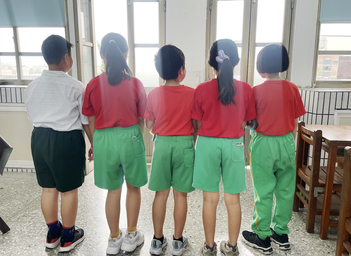 教師與學生合唱團（圖1）