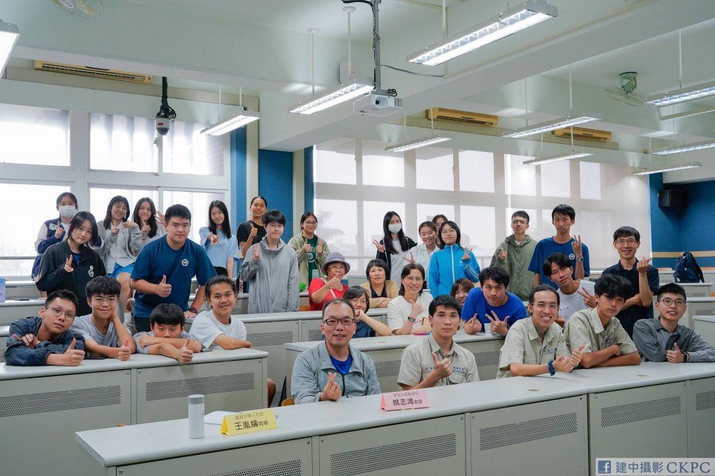 建中人社班舉行最後一場成果發表,席間也有其他高中人社班學生前往旁聽,國內也仍有持續經營類似班級的學校。建中攝影CKPC提供