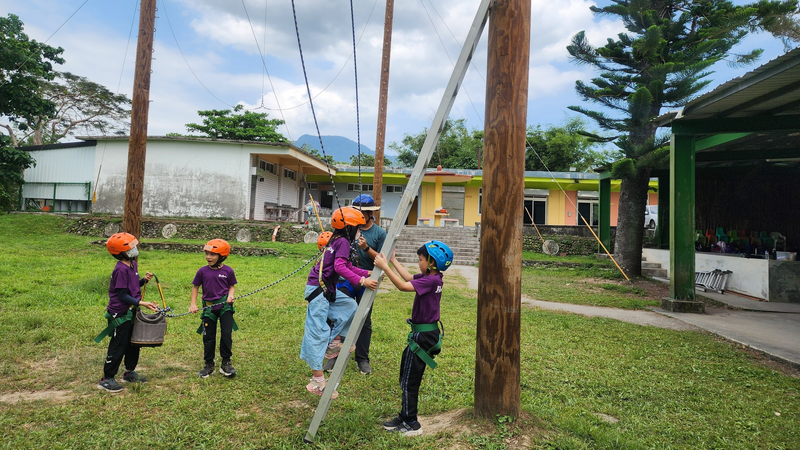 「面山學校」發展一系列營地探索課程，從幼兒園到國中的學生都可以申請體驗。