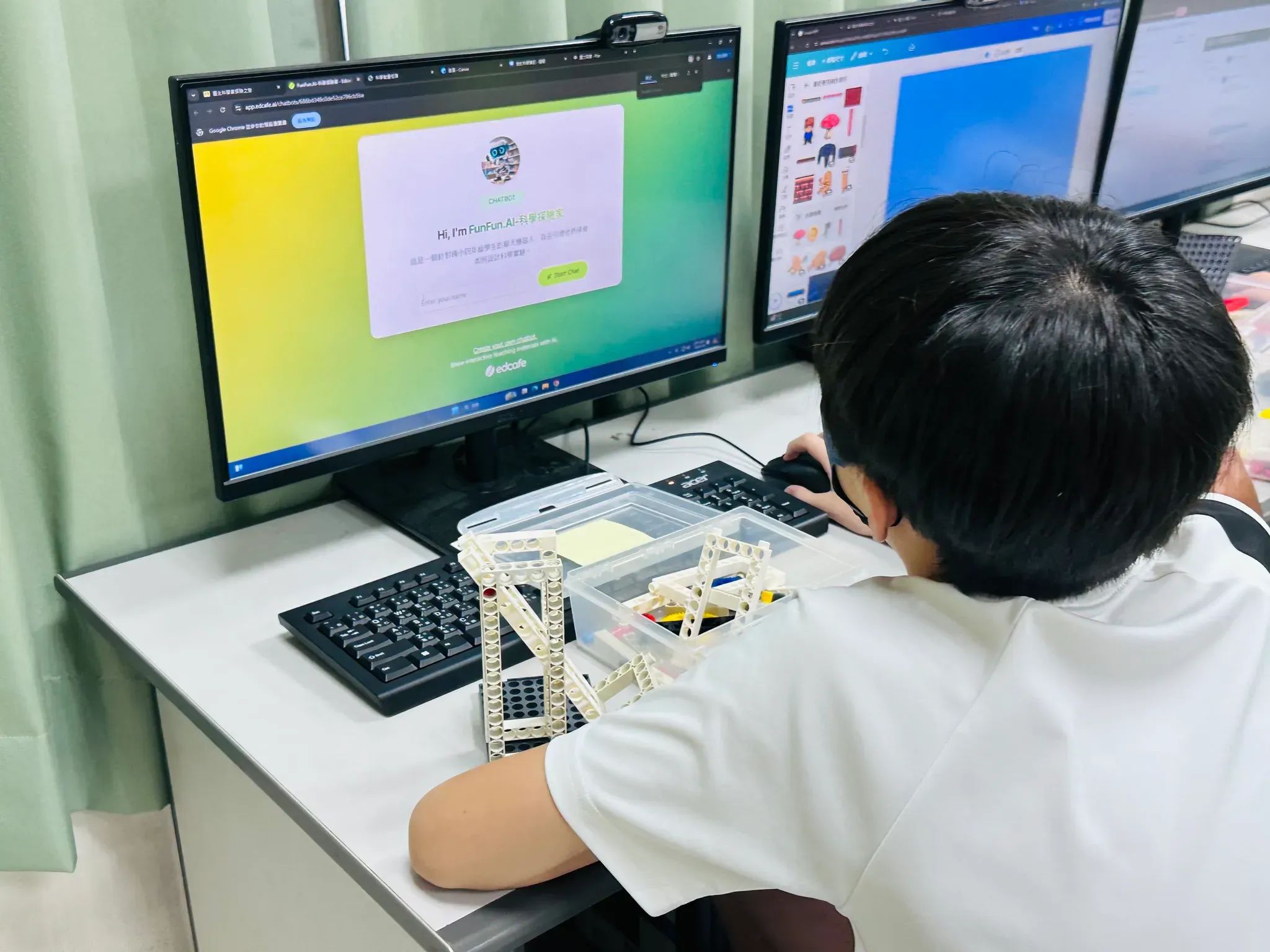 學生與AI科學家對話