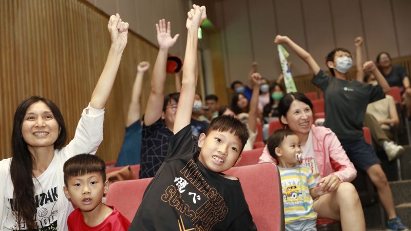 現場大小朋友熱情參與有獎徵答活動。