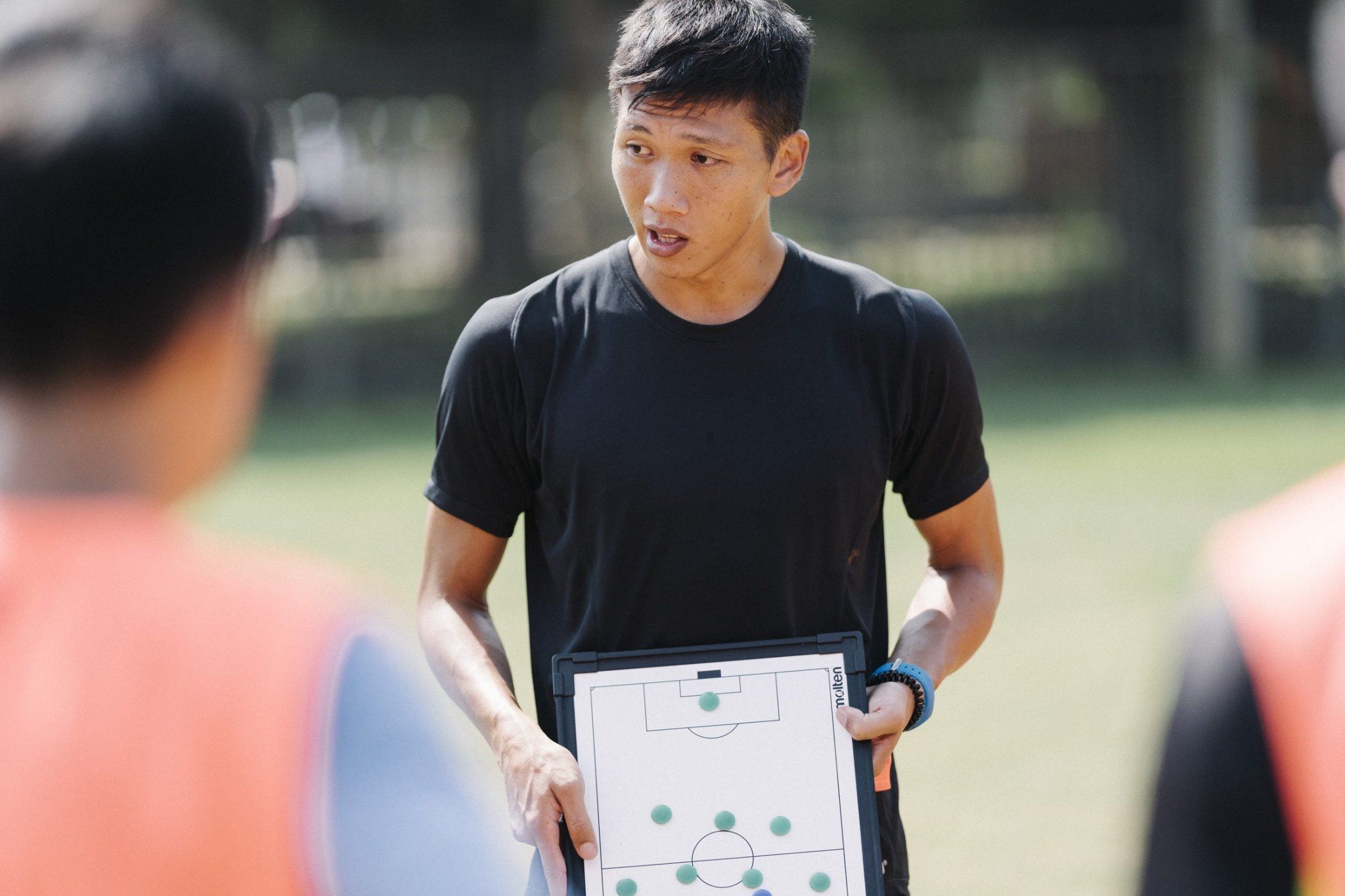 台灣足球代表選手吳俊青認為：學會閱讀球賽，是職業運動員的核心競爭力。吳俊青提供
