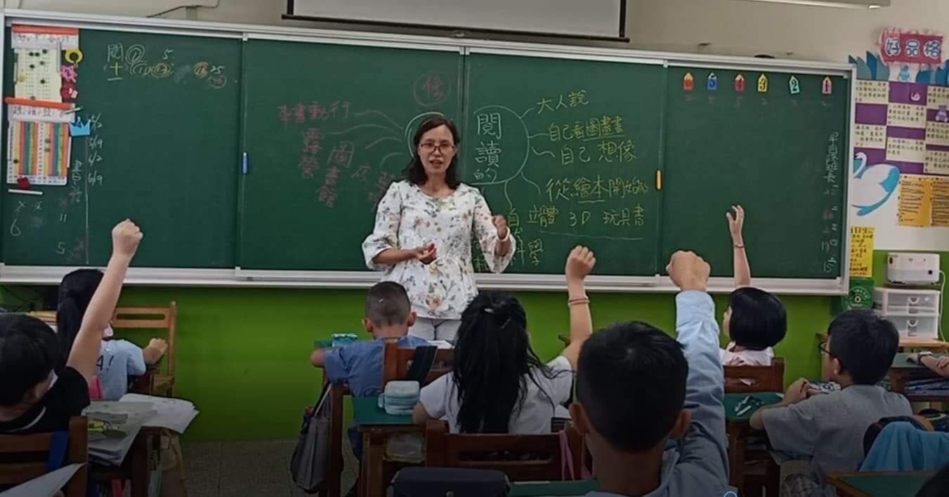 陳怡靜老師是對於童詩、作文有自己的一套教學系統，先帶領學生繪出「寫作心智圖」再轉換成文字創作。陳怡靜老師提供