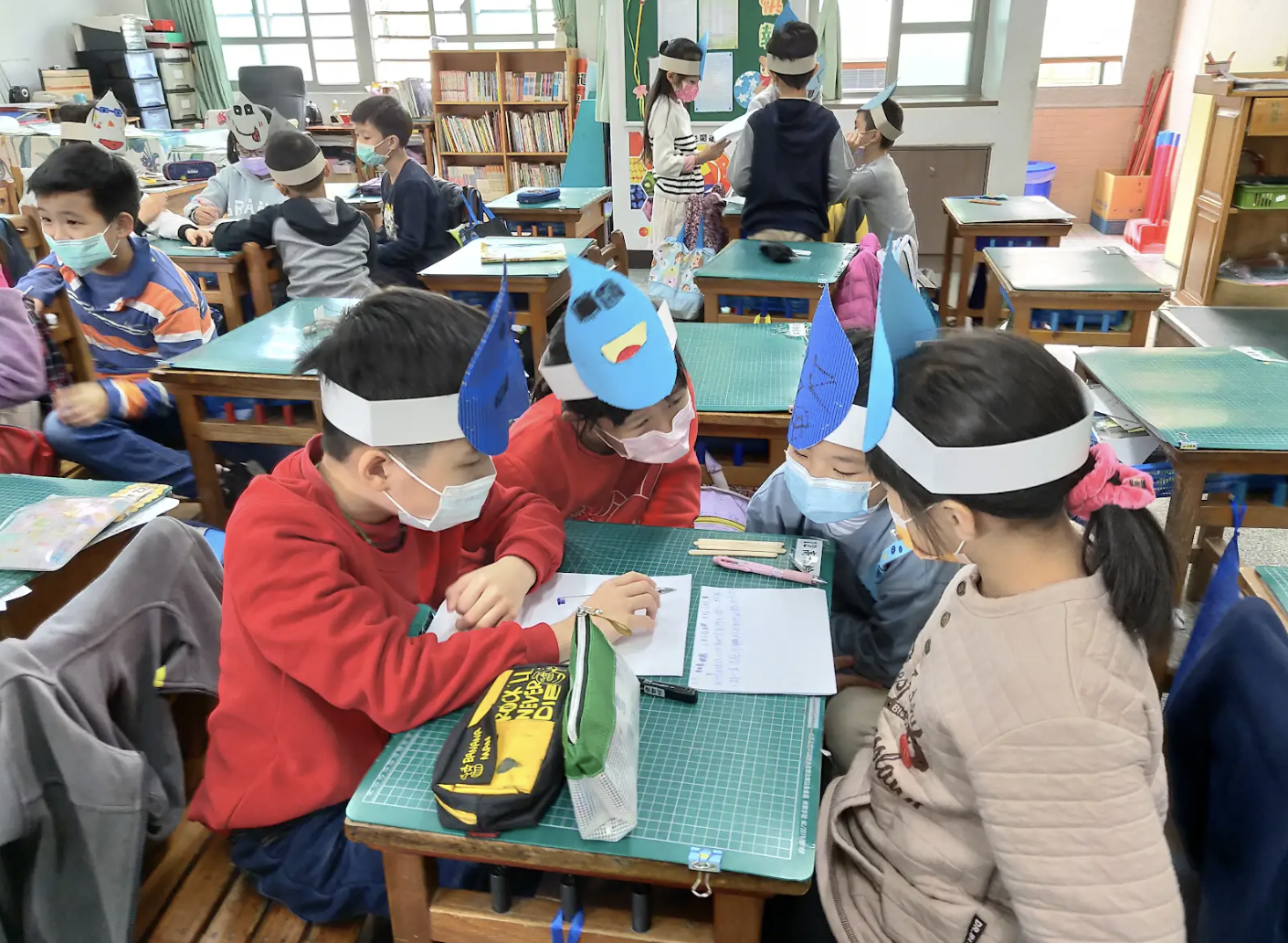 戴上小水滴頭套、發想劇本