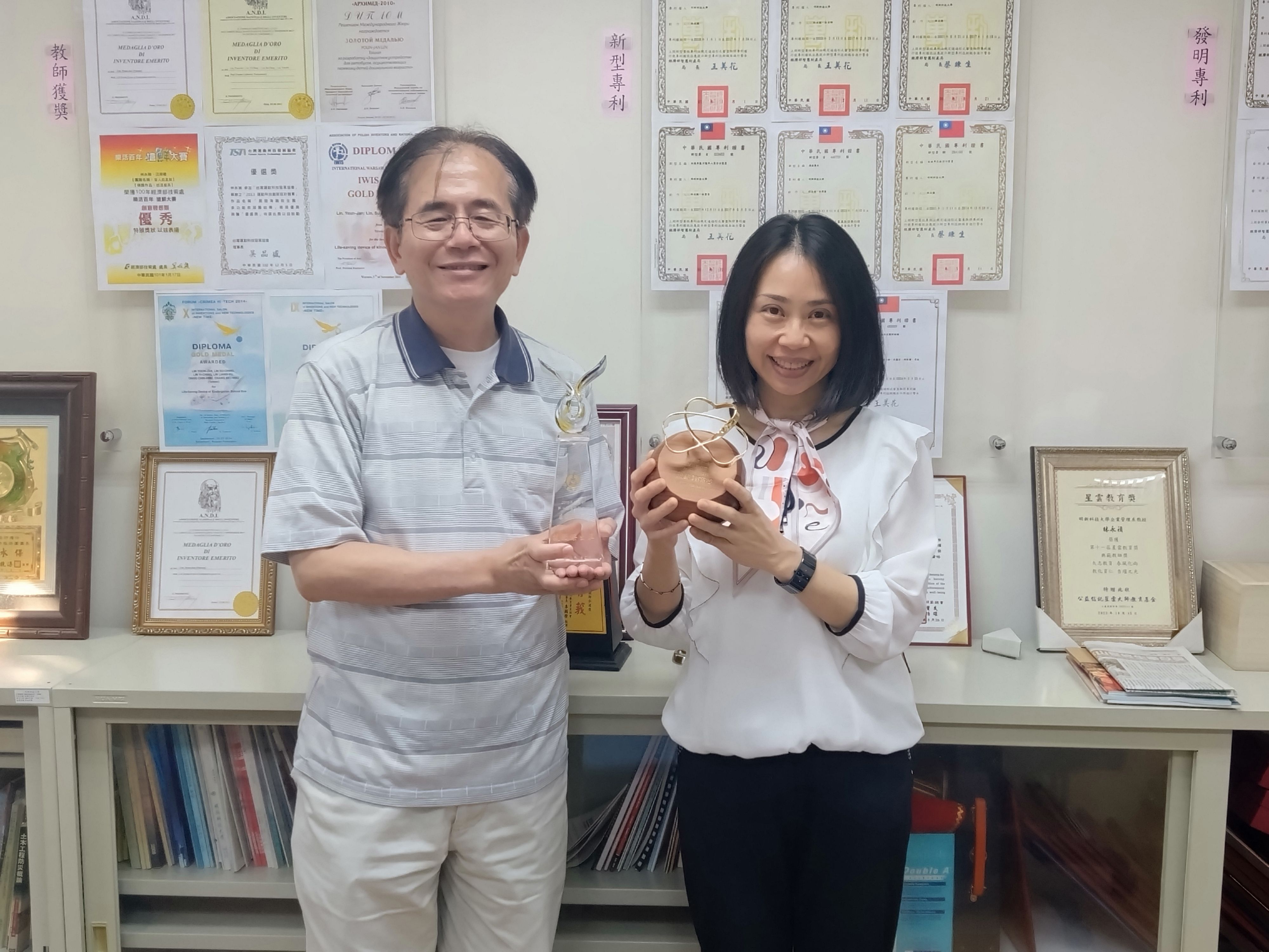 有「發明大王」之稱的榮譽講座教授林永禎(左),擁有52件中美臺專利、72個國際創新發明獎,2024年獲頒師鐸獎殊榮。