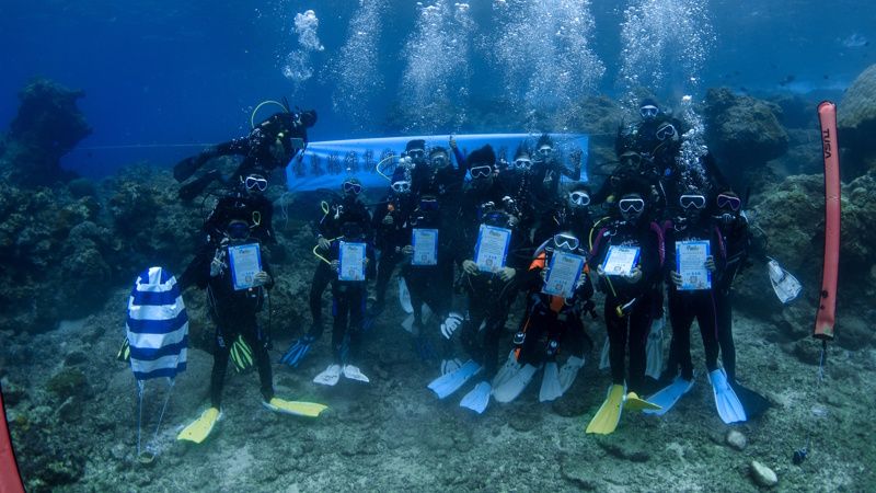 公館國小以游泳、獨木舟、潛水畢業證書打造完整的「面海課程」。