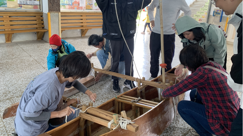 戶海中心鼓勵學校發展戶外教育及海洋教育課程，如打造獨木舟出海。