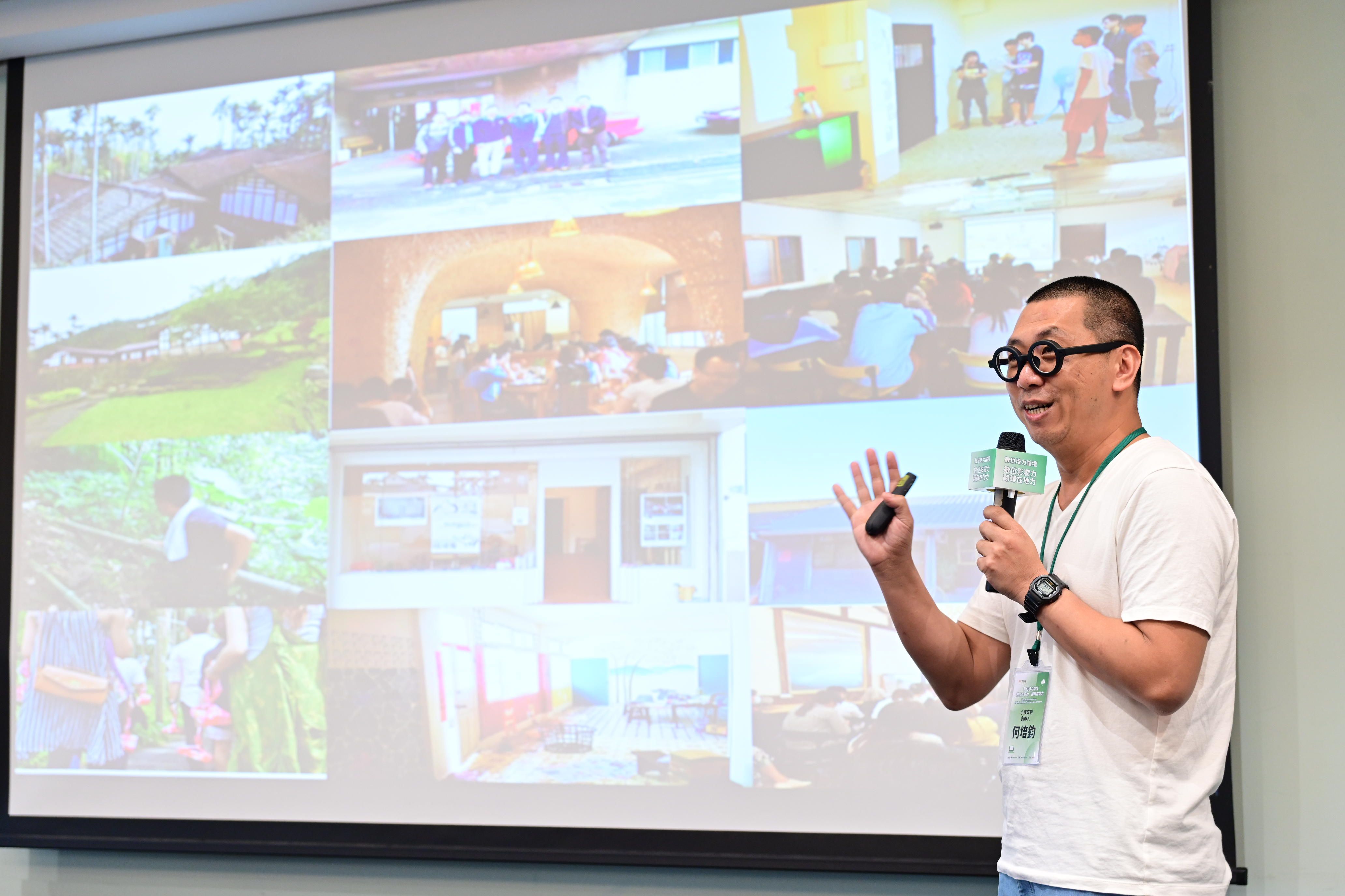 小鎮文創創辦人何培均,分享數據資產的經營及運用。