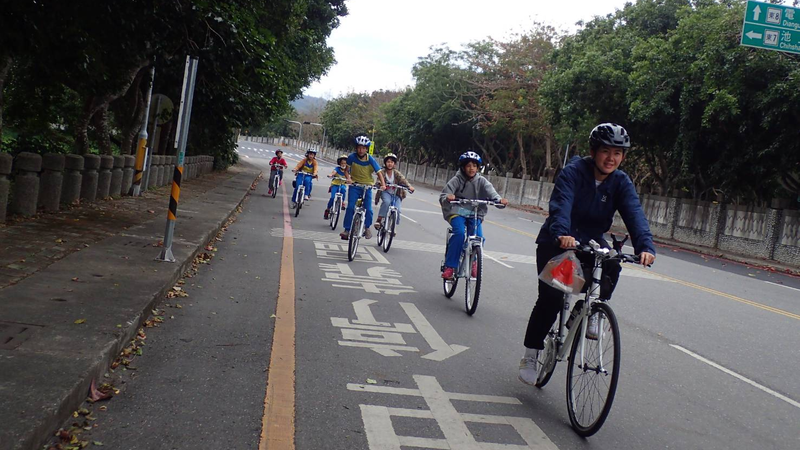 電光國小推動騎乘教育，從修車到長途騎乘，累積智識與技能。